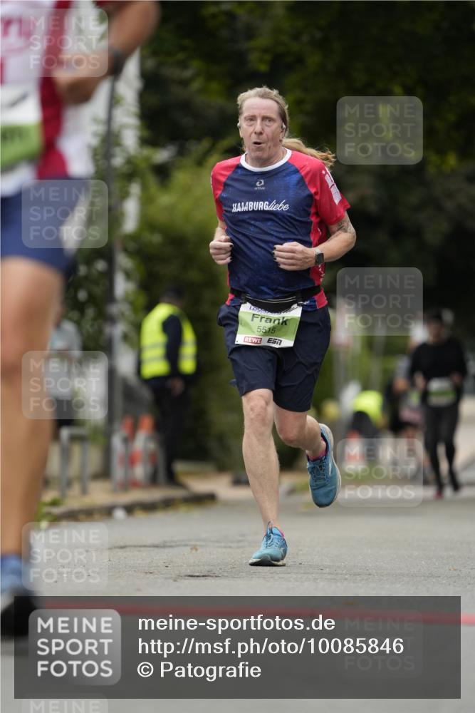 30.08.2026 - Blankeneser Heldenlauf Patografie http://msf.ph/oto/10085846 30.08.2026 10:41:11 Ziel 5515, 5563, 5651 meine-sportfotos.de