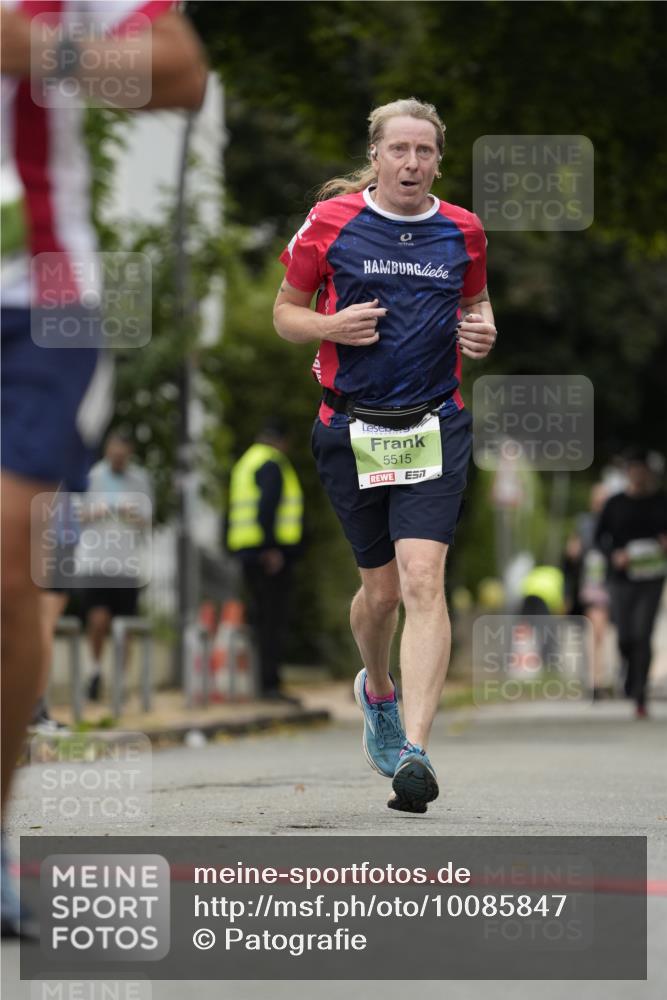 30.08.2026 - Blankeneser Heldenlauf Patografie http://msf.ph/oto/10085847 30.08.2026 10:41:11 Ziel 5515, 5563, 5651 meine-sportfotos.de