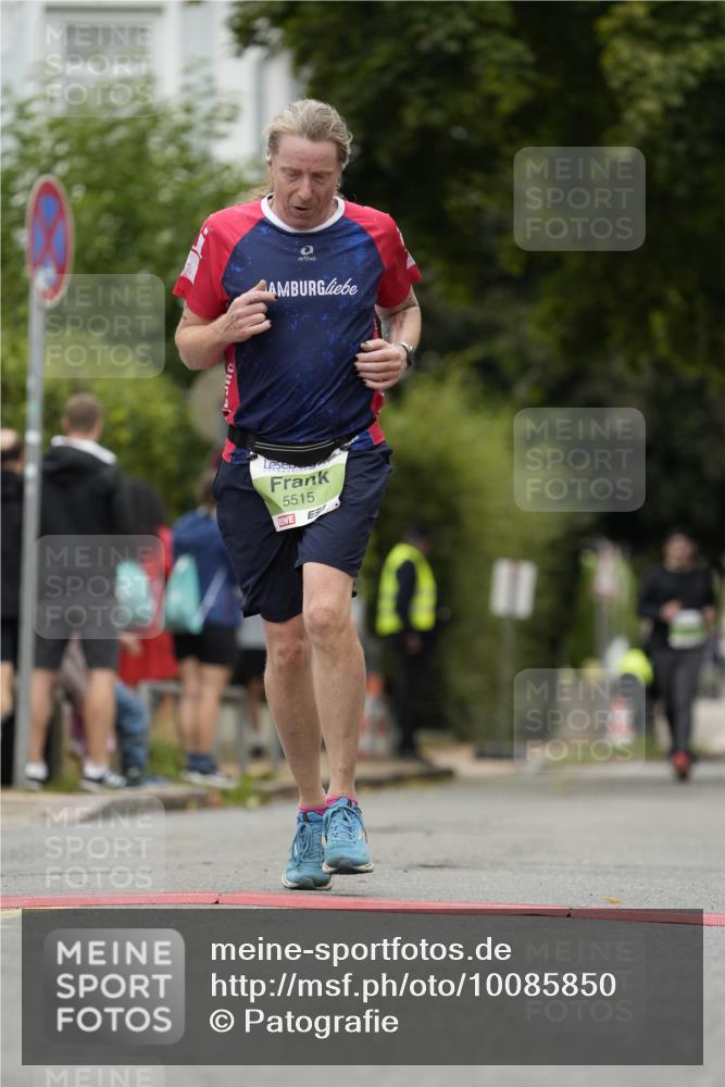 30.08.2026 - Blankeneser Heldenlauf Patografie http://msf.ph/oto/10085850 30.08.2026 10:41:13 Ziel 5515, 5563, 5651 meine-sportfotos.de