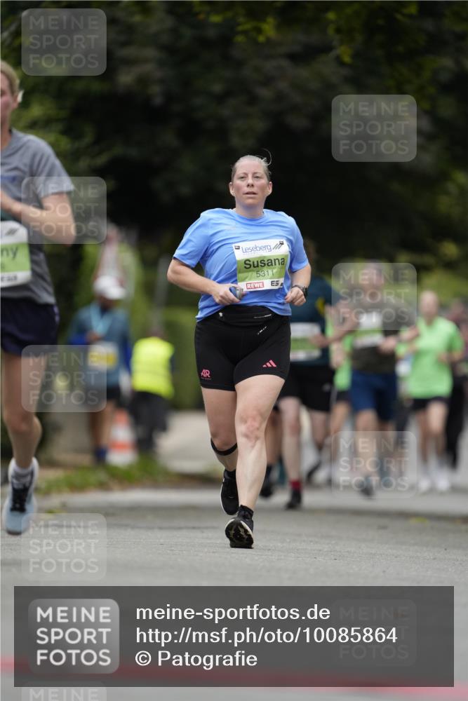 30.08.2026 - Blankeneser Heldenlauf Patografie http://msf.ph/oto/10085864 30.08.2026 10:41:28 Ziel 5252, 5675, 5676 meine-sportfotos.de