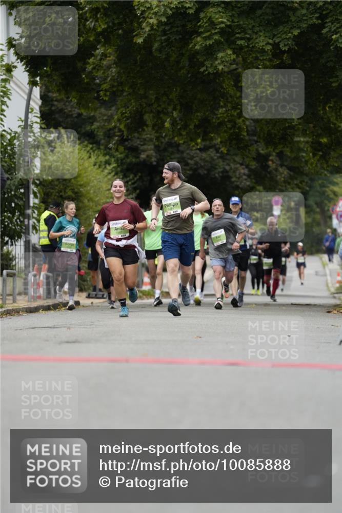 30.08.2026 - Blankeneser Heldenlauf Patografie http://msf.ph/oto/10085888 30.08.2026 10:41:42 Ziel 5047, 5311, 5390 meine-sportfotos.de