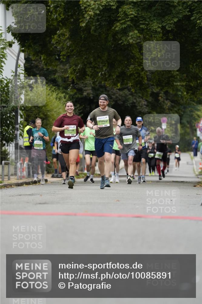 30.08.2026 - Blankeneser Heldenlauf Patografie http://msf.ph/oto/10085891 30.08.2026 10:41:42 Ziel 5047, 5311, 5390 meine-sportfotos.de
