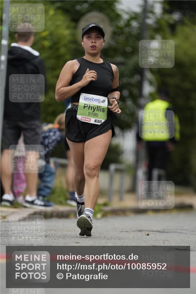 30.08.2026 - Blankeneser Heldenlauf Patografie http://msf.ph/oto/10085952 30.08.2026 10:42:15 Ziel 5063, 5195, 5396, 5429 meine-sportfotos.de