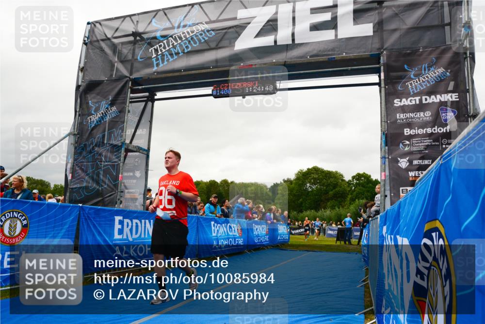 30.08.2026 - Elbe Triathlon Hamburg LAZAROV Photography http://msf.ph/oto/10085984 30.08.2026 11:54:51 Ziel 479, 1393, 1428 meine-sportfotos.de
