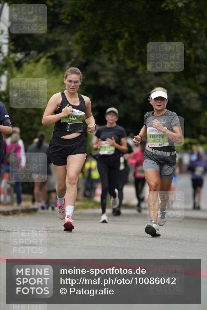 30.08.2026 - Blankeneser Heldenlauf Patografie http://msf.ph/oto/10086042 30.08.2026 10:43:20 Ziel 5375, 5422, 5423 meine-sportfotos.de