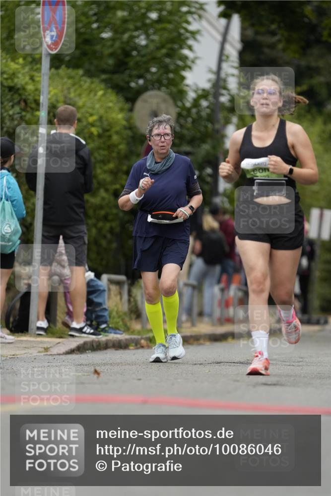 30.08.2026 - Blankeneser Heldenlauf Patografie http://msf.ph/oto/10086046 30.08.2026 10:43:21 Ziel 5375, 5422, 5423 meine-sportfotos.de