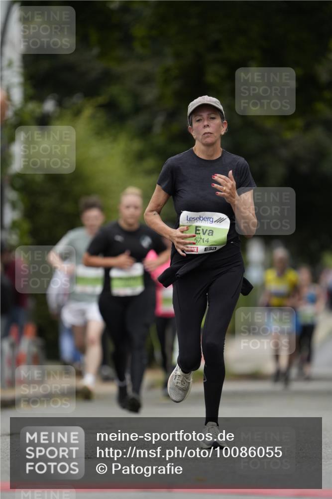 30.08.2026 - Blankeneser Heldenlauf Patografie http://msf.ph/oto/10086055 30.08.2026 10:43:26 Ziel 5422, 5423, 5714, 5726 meine-sportfotos.de