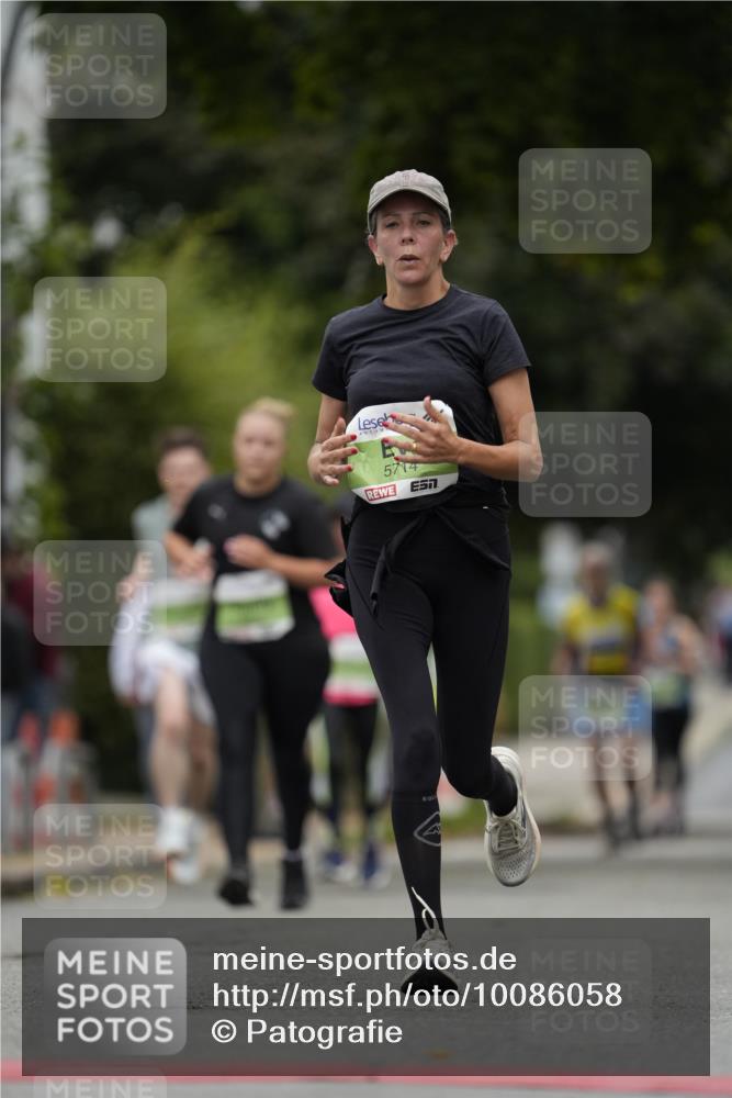 30.08.2026 - Blankeneser Heldenlauf Patografie http://msf.ph/oto/10086058 30.08.2026 10:43:26 Ziel 5422, 5423, 5714, 5726 meine-sportfotos.de
