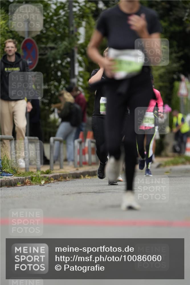 30.08.2026 - Blankeneser Heldenlauf Patografie http://msf.ph/oto/10086060 30.08.2026 10:43:27 Ziel 5422, 5423, 5714, 5726 meine-sportfotos.de