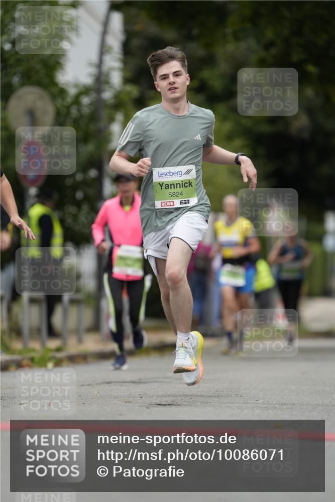 30.08.2026 - Blankeneser Heldenlauf Patografie http://msf.ph/oto/10086071 30.08.2026 10:43:31 Ziel 5099, 5422, 5423, 5714, 5726, 5824 meine-sportfotos.de