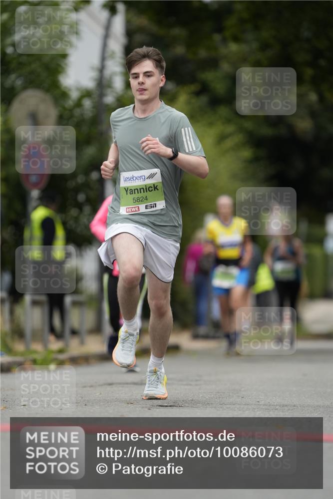 30.08.2026 - Blankeneser Heldenlauf Patografie http://msf.ph/oto/10086073 30.08.2026 10:43:32 Ziel 5099, 5422, 5423, 5714, 5726, 5824 meine-sportfotos.de