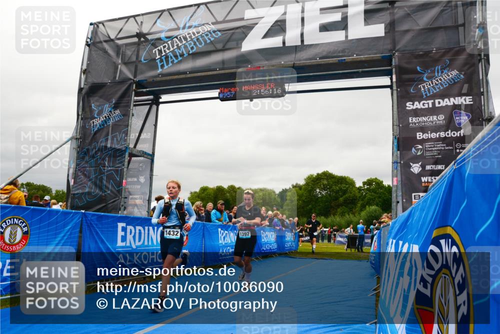 30.08.2026 - Elbe Triathlon Hamburg LAZAROV Photography http://msf.ph/oto/10086090 30.08.2026 11:56:26 Ziel 1174, 1392, 1432 meine-sportfotos.de
