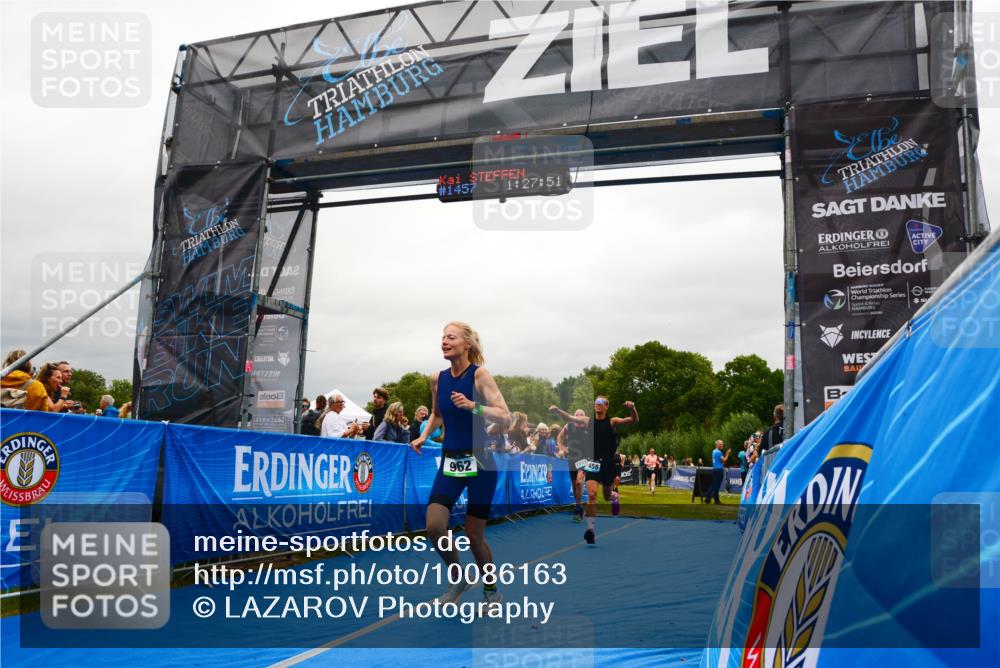 30.08.2026 - Elbe Triathlon Hamburg LAZAROV Photography http://msf.ph/oto/10086163 30.08.2026 11:58:08 Ziel 901, 962, 1333, 1458 meine-sportfotos.de