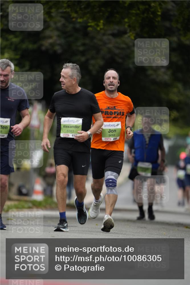 30.08.2026 - Blankeneser Heldenlauf Patografie http://msf.ph/oto/10086305 30.08.2026 10:44:32 Ziel 5642, 5716, 5722 meine-sportfotos.de