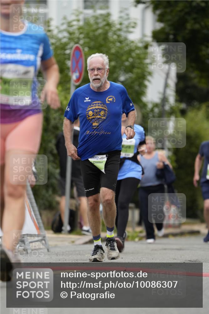 30.08.2026 - Blankeneser Heldenlauf Patografie http://msf.ph/oto/10086307 30.08.2026 10:44:34 Ziel 5313, 5642, 5716 meine-sportfotos.de
