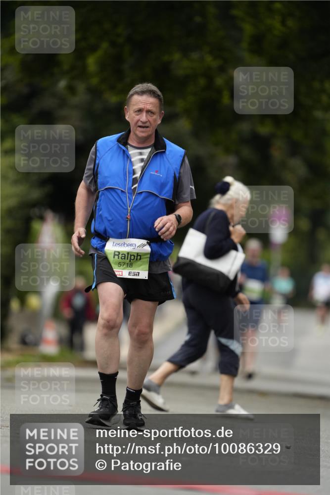 30.08.2026 - Blankeneser Heldenlauf Patografie http://msf.ph/oto/10086329 30.08.2026 10:44:48 Ziel 5068, 5383, 5409, 5718 meine-sportfotos.de