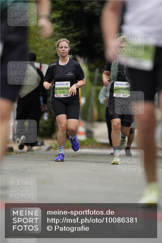 30.08.2026 - Blankeneser Heldenlauf Patografie http://msf.ph/oto/10086381 30.08.2026 10:45:47 Ziel 5519, 5520 meine-sportfotos.de