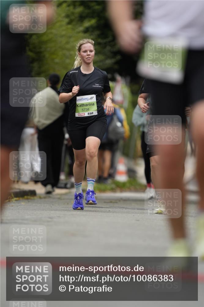 30.08.2026 - Blankeneser Heldenlauf Patografie http://msf.ph/oto/10086383 30.08.2026 10:45:48 Ziel 5519, 5520 meine-sportfotos.de