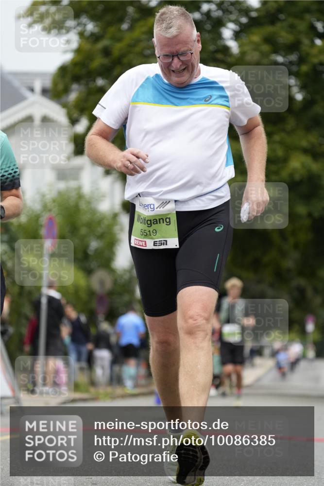 30.08.2026 - Blankeneser Heldenlauf Patografie http://msf.ph/oto/10086385 30.08.2026 10:45:51 Ziel 5519, 5520 meine-sportfotos.de