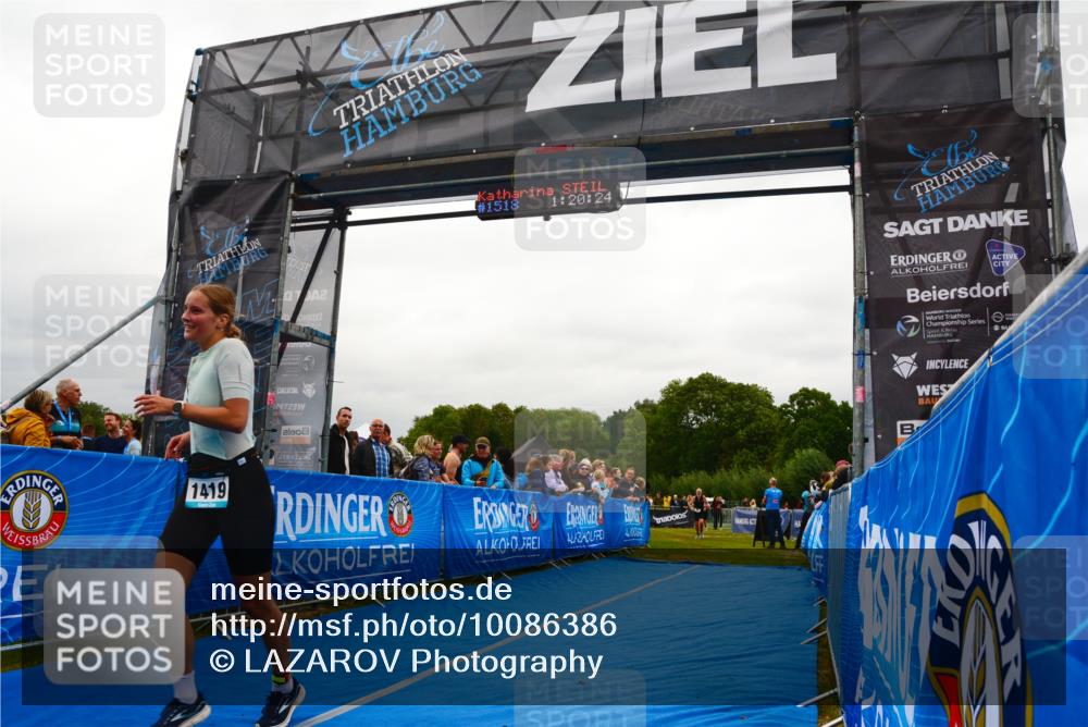30.08.2026 - Elbe Triathlon Hamburg LAZAROV Photography http://msf.ph/oto/10086386 30.08.2026 12:00:37 Ziel 787, 975, 1419 meine-sportfotos.de