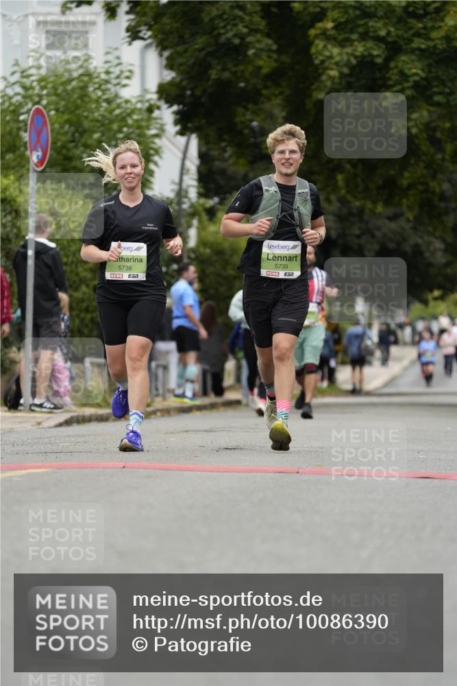 30.08.2026 - Blankeneser Heldenlauf Patografie http://msf.ph/oto/10086390 30.08.2026 10:45:55 Ziel 5519, 5520, 5738, 5739 meine-sportfotos.de