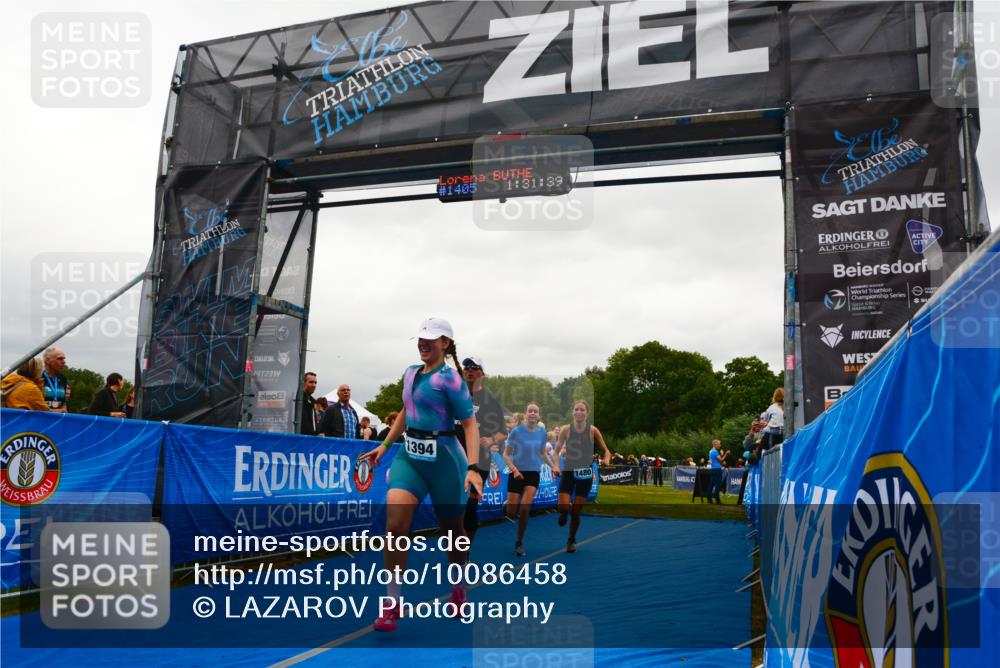 30.08.2026 - Elbe Triathlon Hamburg LAZAROV Photography http://msf.ph/oto/10086458 30.08.2026 12:01:46 Ziel 1301, 1394, 1479, 1480 meine-sportfotos.de