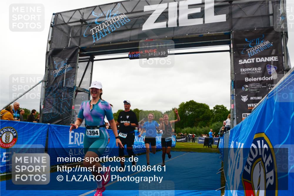 30.08.2026 - Elbe Triathlon Hamburg LAZAROV Photography http://msf.ph/oto/10086461 30.08.2026 12:01:46 Ziel 1301, 1394, 1479, 1480 meine-sportfotos.de