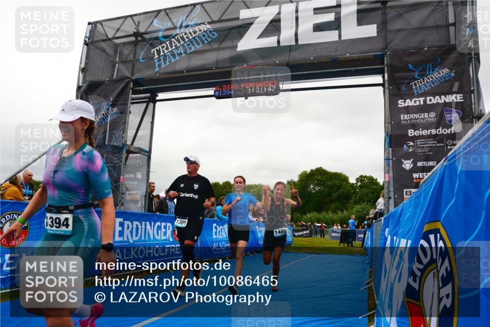 30.08.2026 - Elbe Triathlon Hamburg LAZAROV Photography http://msf.ph/oto/10086465 30.08.2026 12:01:46 Ziel 1301, 1394, 1479, 1480 meine-sportfotos.de