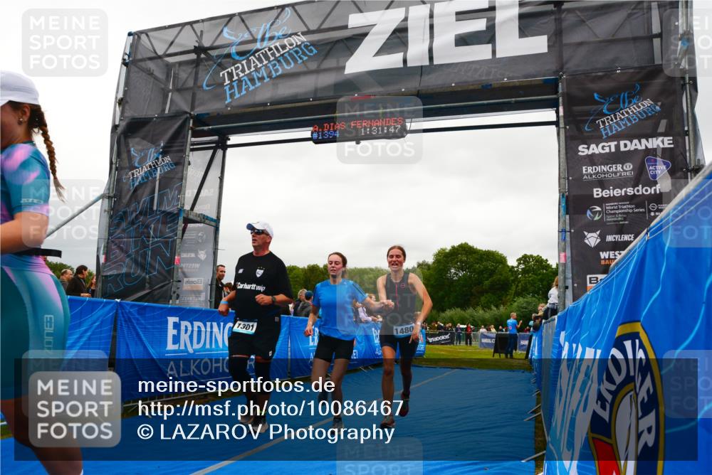 30.08.2026 - Elbe Triathlon Hamburg LAZAROV Photography http://msf.ph/oto/10086467 30.08.2026 12:01:46 Ziel 1301, 1394, 1479, 1480 meine-sportfotos.de