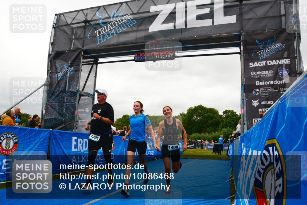 30.08.2026 - Elbe Triathlon Hamburg LAZAROV Photography http://msf.ph/oto/10086468 30.08.2026 12:01:47 Ziel 1301, 1394, 1479, 1480 meine-sportfotos.de