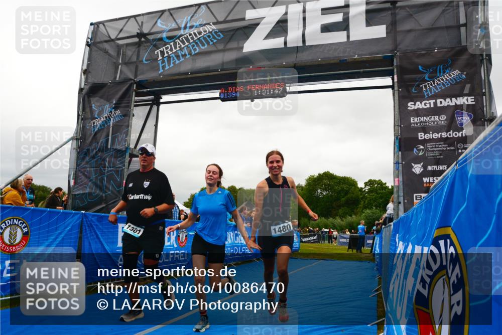 30.08.2026 - Elbe Triathlon Hamburg LAZAROV Photography http://msf.ph/oto/10086470 30.08.2026 12:01:47 Ziel 1301, 1394, 1479, 1480 meine-sportfotos.de
