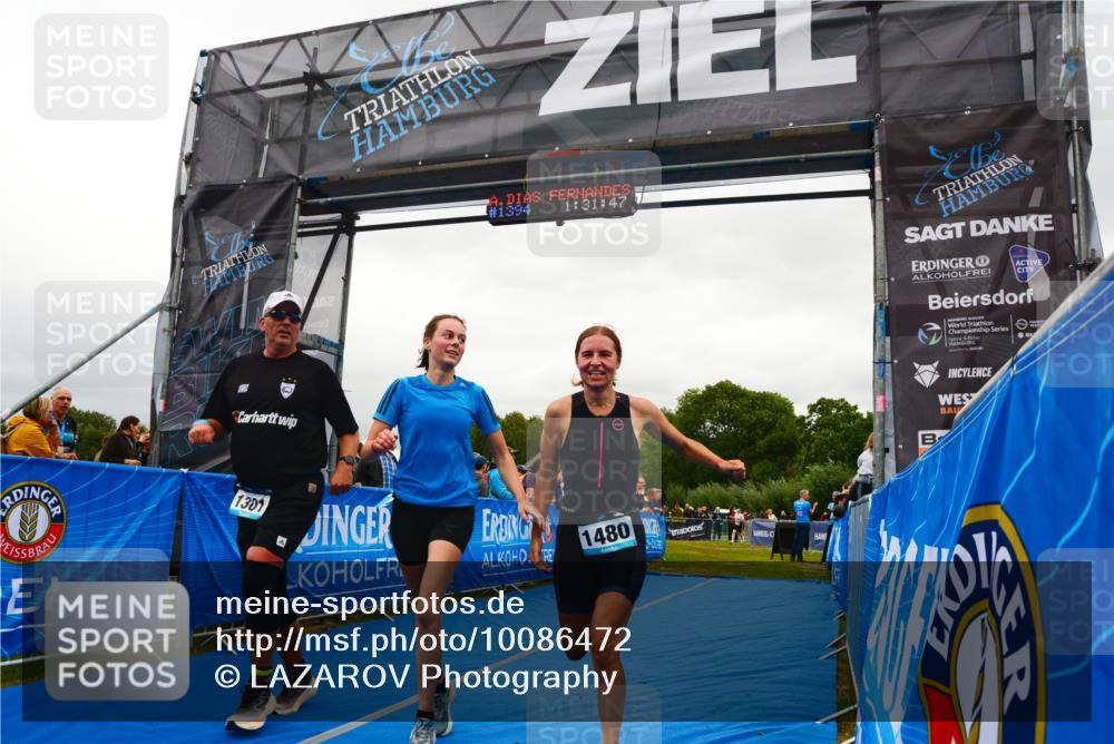30.08.2026 - Elbe Triathlon Hamburg LAZAROV Photography http://msf.ph/oto/10086472 30.08.2026 12:01:47 Ziel 1301, 1394, 1479, 1480 meine-sportfotos.de