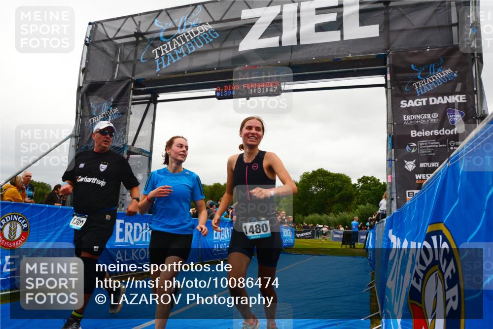 30.08.2026 - Elbe Triathlon Hamburg LAZAROV Photography http://msf.ph/oto/10086474 30.08.2026 12:01:47 Ziel 1301, 1394, 1479, 1480 meine-sportfotos.de