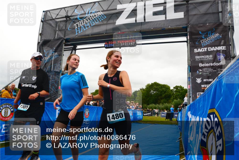 30.08.2026 - Elbe Triathlon Hamburg LAZAROV Photography http://msf.ph/oto/10086476 30.08.2026 12:01:47 Ziel 1301, 1394, 1479, 1480 meine-sportfotos.de