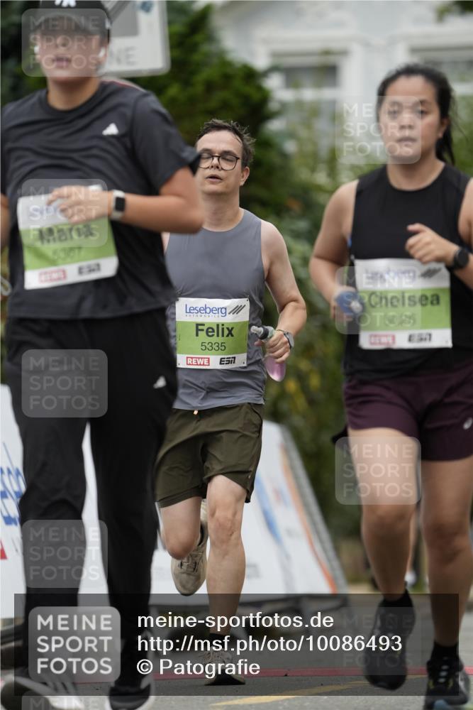 30.08.2026 - Blankeneser Heldenlauf Patografie http://msf.ph/oto/10086493 30.08.2026 10:47:46 Ziel 5026, 5335, 5367 meine-sportfotos.de