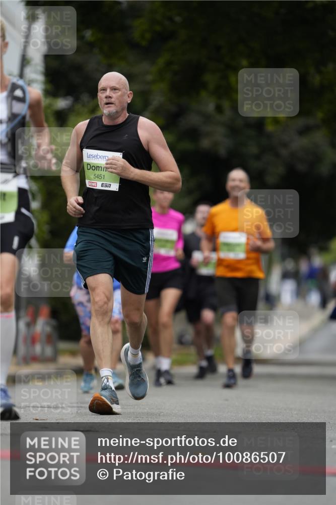 30.08.2026 - Blankeneser Heldenlauf Patografie http://msf.ph/oto/10086507 30.08.2026 10:47:52 Ziel 5026, 5245, 5335, 5424, 5451 meine-sportfotos.de