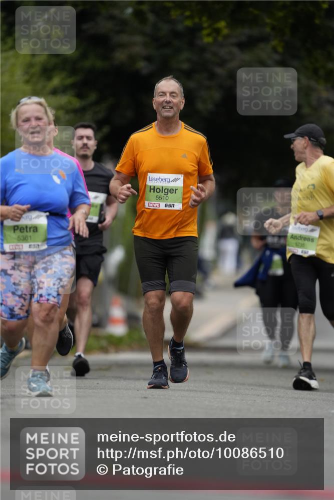 30.08.2026 - Blankeneser Heldenlauf Patografie http://msf.ph/oto/10086510 30.08.2026 10:47:53 Ziel 5245, 5335, 5424, 5451 meine-sportfotos.de