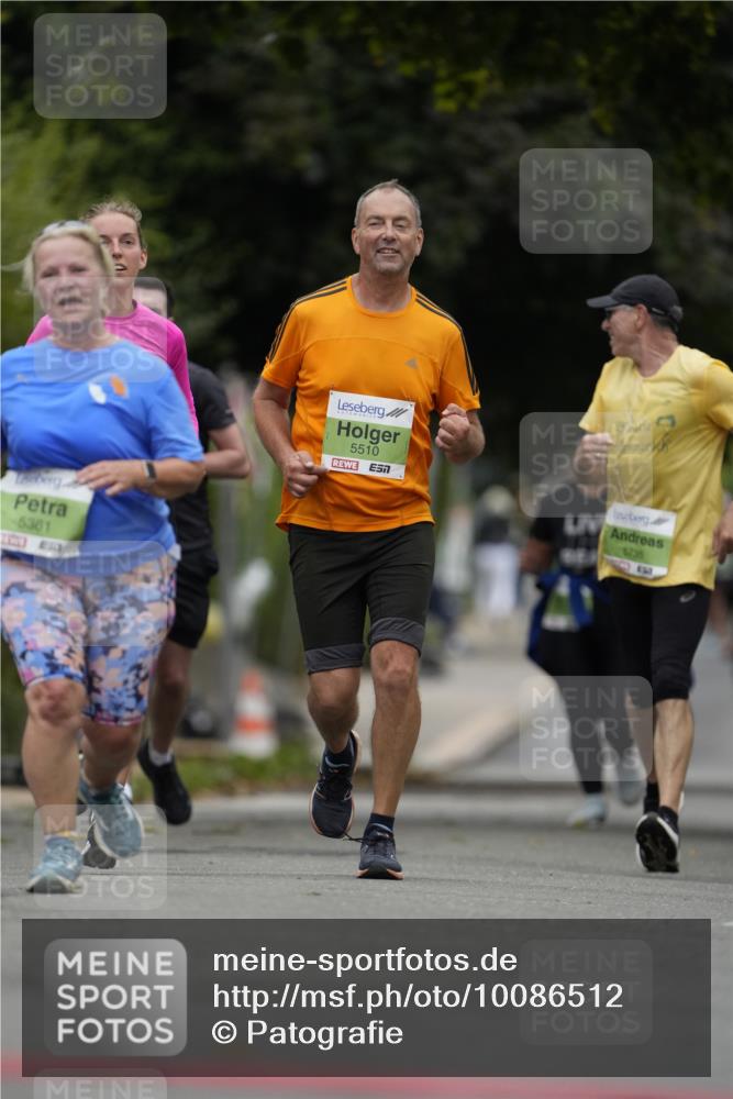 30.08.2026 - Blankeneser Heldenlauf Patografie http://msf.ph/oto/10086512 30.08.2026 10:47:54 Ziel 5245, 5424, 5451 meine-sportfotos.de