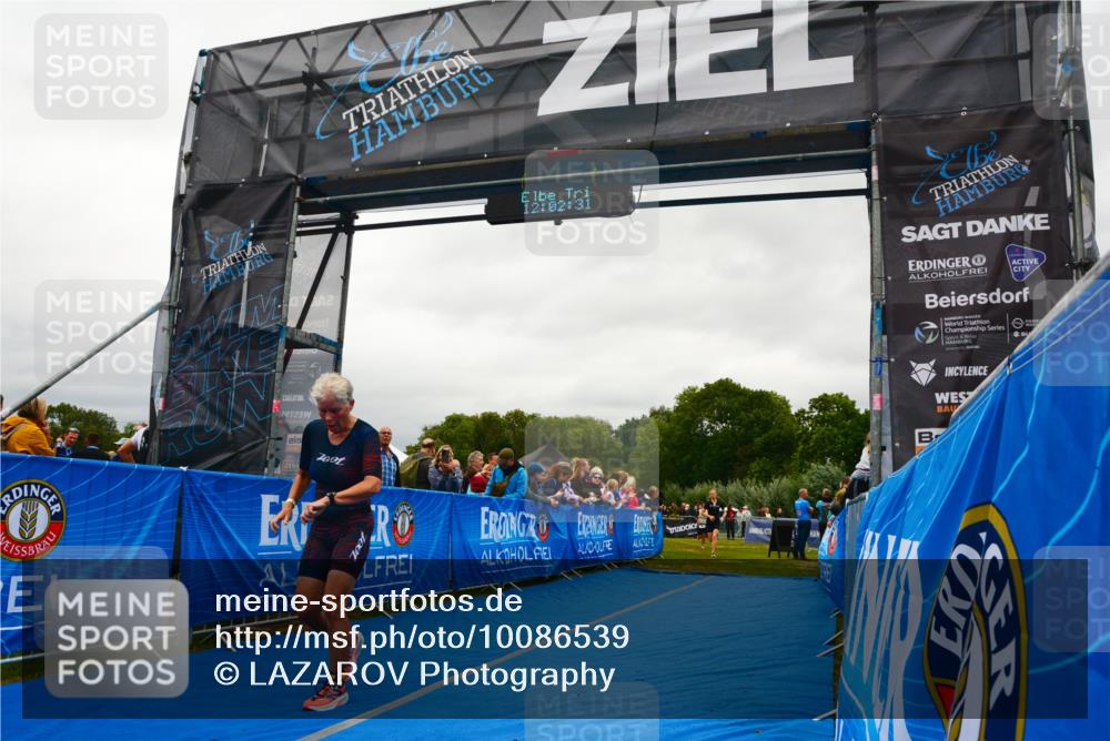 30.08.2026 - Elbe Triathlon Hamburg LAZAROV Photography http://msf.ph/oto/10086539 30.08.2026 12:02:32 Ziel 1467, 1645, 1708 meine-sportfotos.de