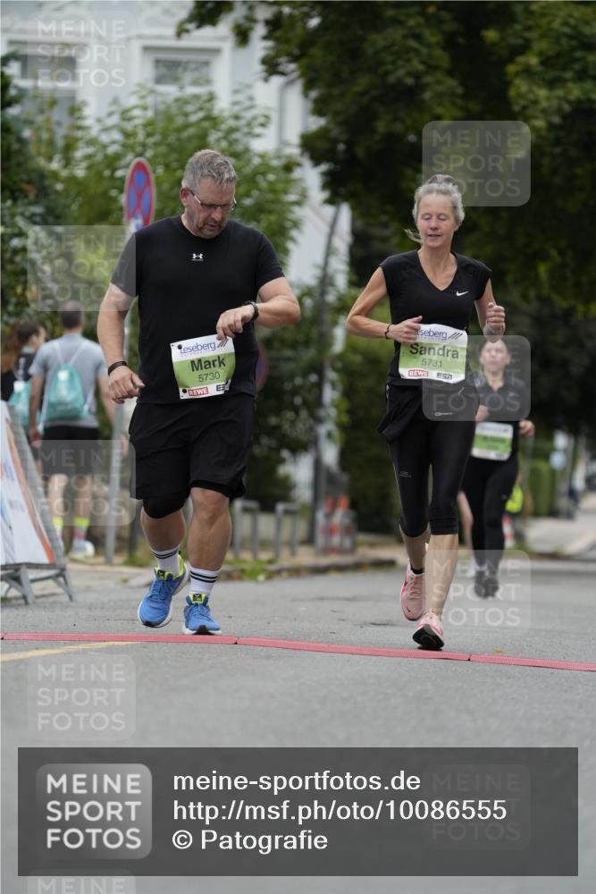 30.08.2026 - Blankeneser Heldenlauf Patografie http://msf.ph/oto/10086555 30.08.2026 10:48:32 Ziel 5730, 5731 meine-sportfotos.de