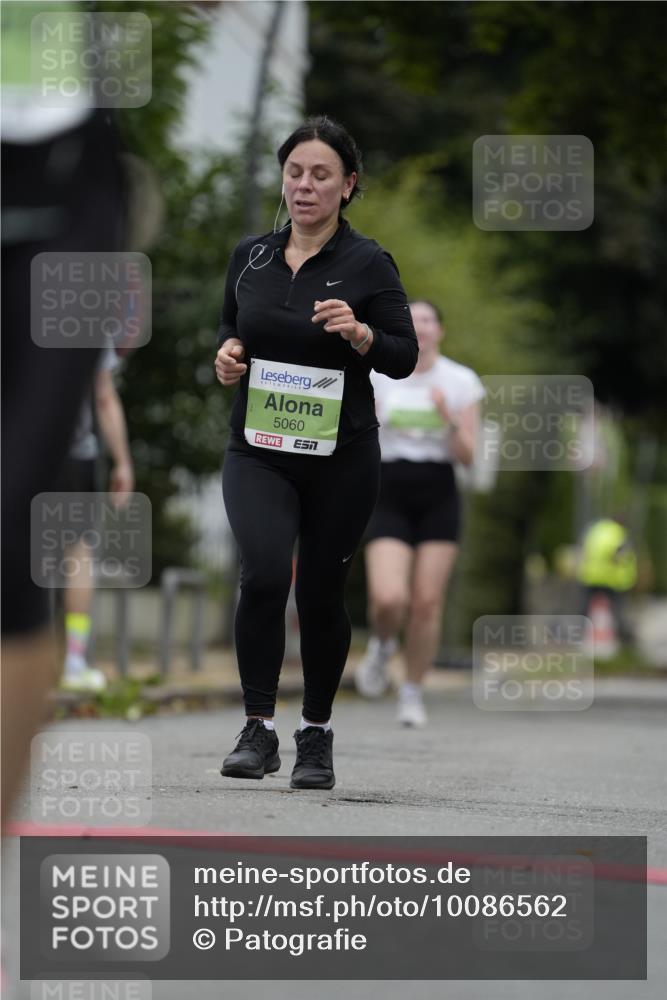 30.08.2026 - Blankeneser Heldenlauf Patografie http://msf.ph/oto/10086562 30.08.2026 10:48:36 Ziel 5060, 5730, 5731 meine-sportfotos.de