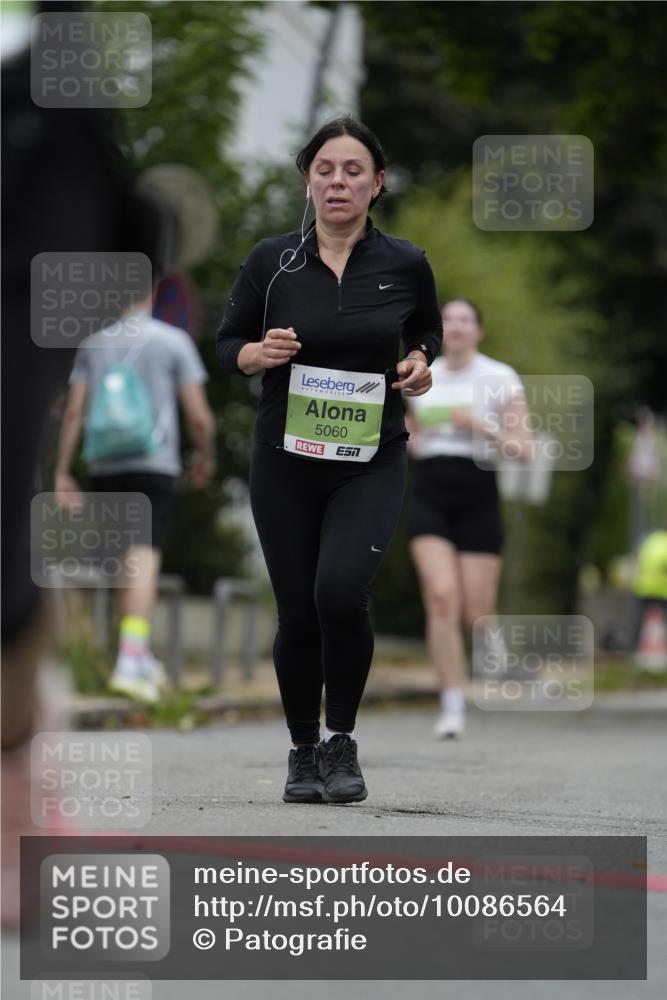 30.08.2026 - Blankeneser Heldenlauf Patografie http://msf.ph/oto/10086564 30.08.2026 10:48:36 Ziel 5060, 5730, 5731 meine-sportfotos.de