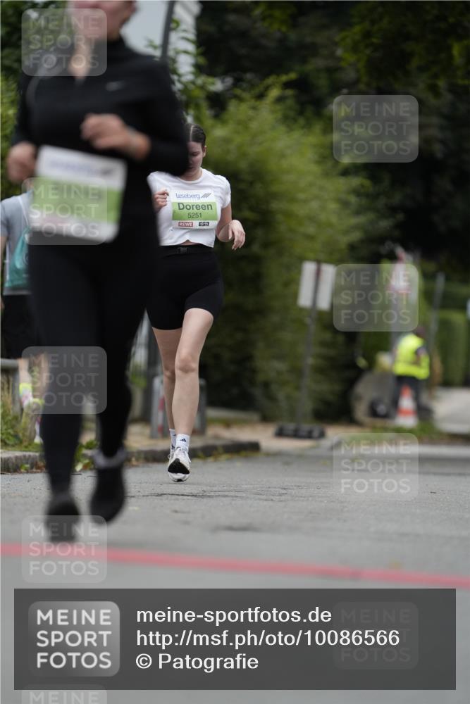 30.08.2026 - Blankeneser Heldenlauf Patografie http://msf.ph/oto/10086566 30.08.2026 10:48:38 Ziel 5060, 5730, 5731 meine-sportfotos.de