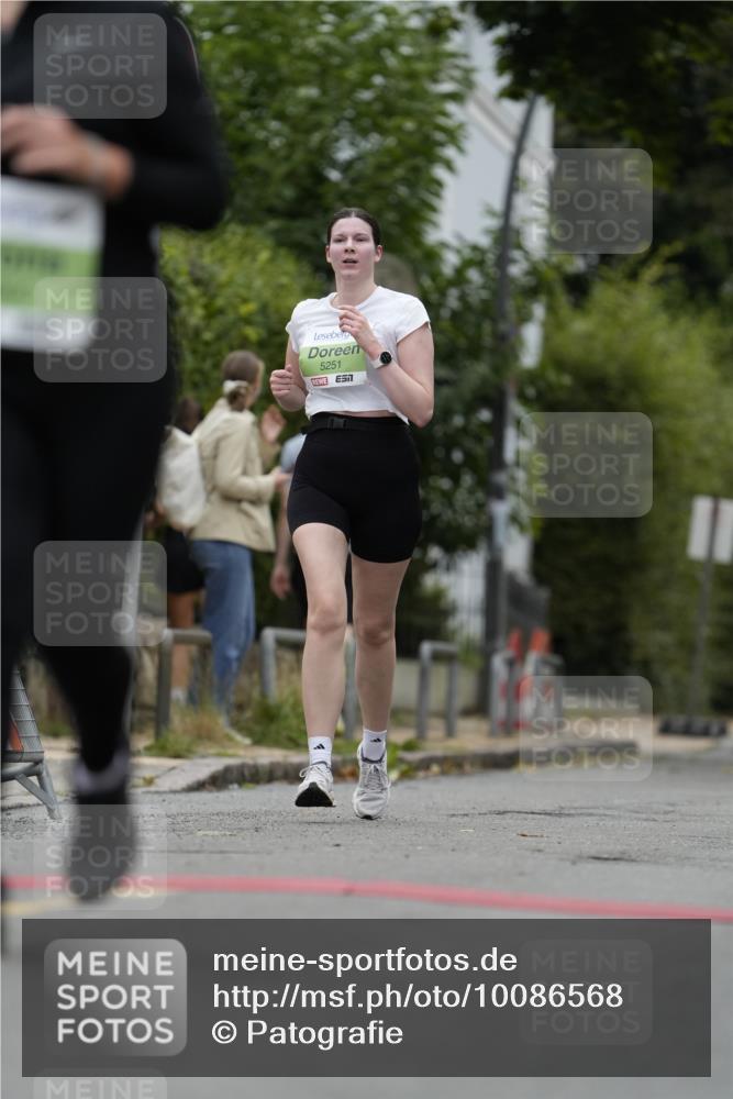 30.08.2026 - Blankeneser Heldenlauf Patografie http://msf.ph/oto/10086568 30.08.2026 10:48:40 Ziel 5060, 5251, 5730, 5731 meine-sportfotos.de