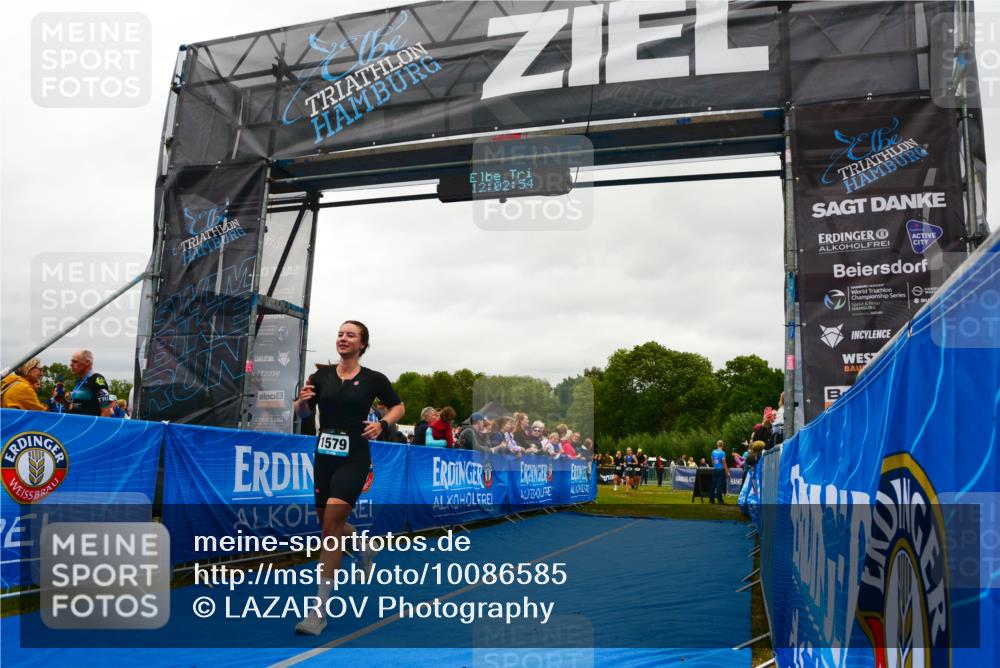 30.08.2026 - Elbe Triathlon Hamburg LAZAROV Photography http://msf.ph/oto/10086585 30.08.2026 12:02:56 Ziel 942, 1544, 1579 meine-sportfotos.de