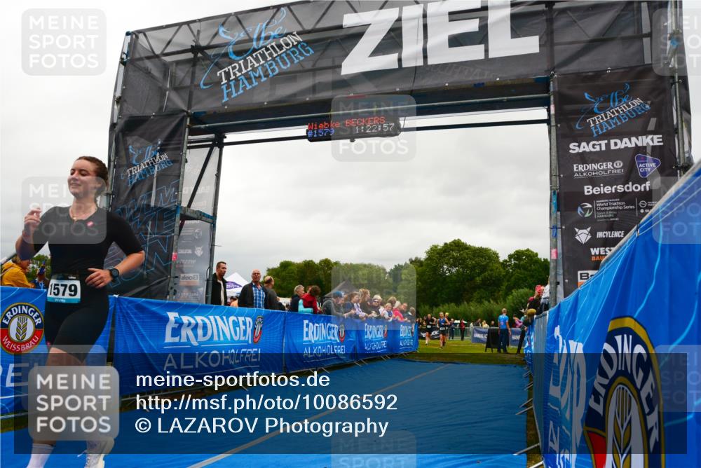 30.08.2026 - Elbe Triathlon Hamburg LAZAROV Photography http://msf.ph/oto/10086592 30.08.2026 12:02:56 Ziel 942, 1544, 1579 meine-sportfotos.de
