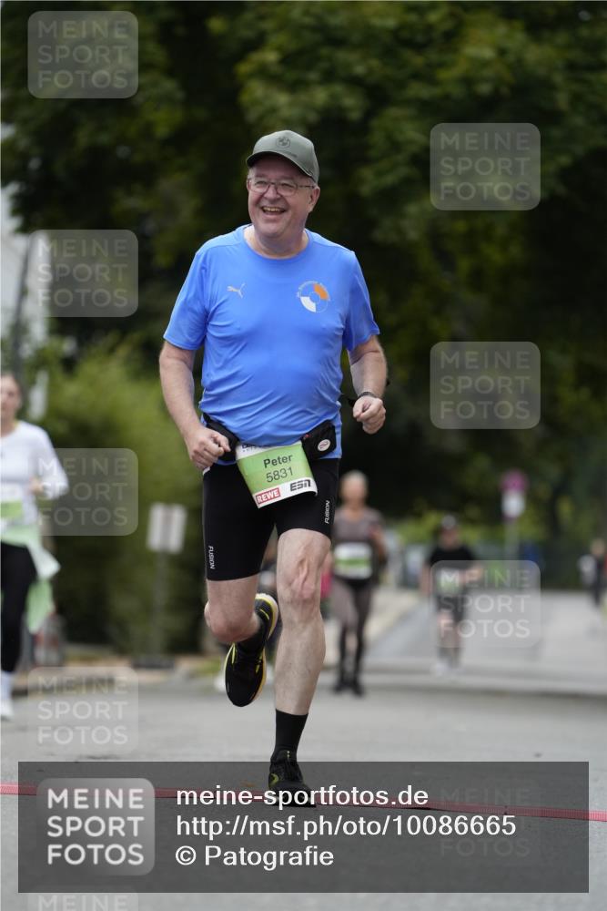 30.08.2026 - Blankeneser Heldenlauf Patografie http://msf.ph/oto/10086665 30.08.2026 10:50:25 Ziel 5136, 5707, 5831, 5860 meine-sportfotos.de