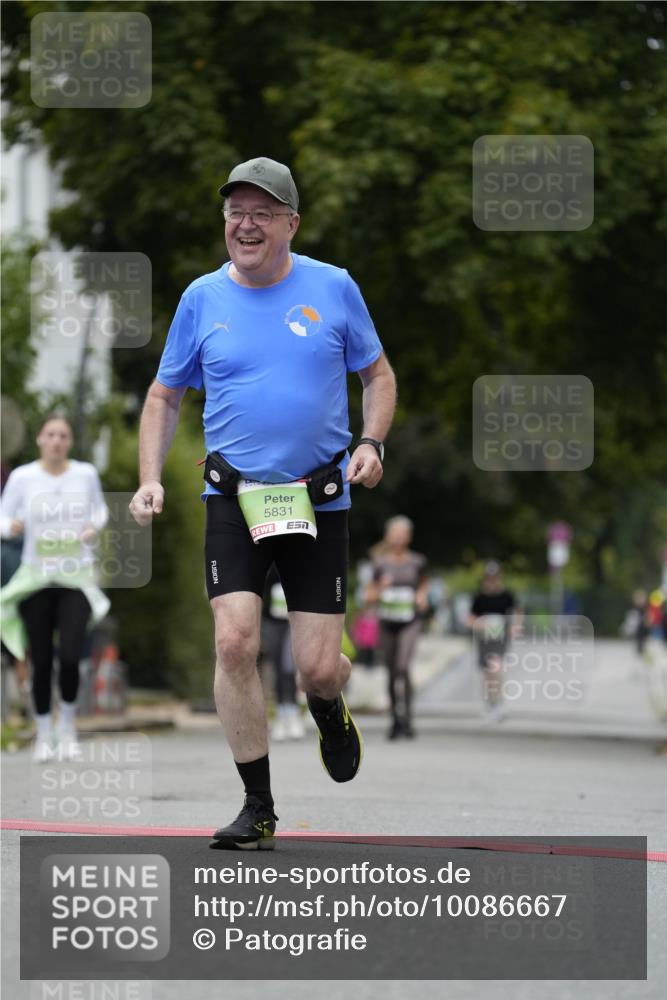 30.08.2026 - Blankeneser Heldenlauf Patografie http://msf.ph/oto/10086667 30.08.2026 10:50:25 Ziel 5136, 5707, 5831, 5860 meine-sportfotos.de