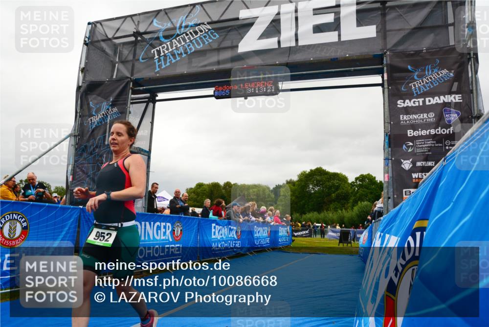 30.08.2026 - Elbe Triathlon Hamburg LAZAROV Photography http://msf.ph/oto/10086668 30.08.2026 12:03:28 Ziel 952 meine-sportfotos.de