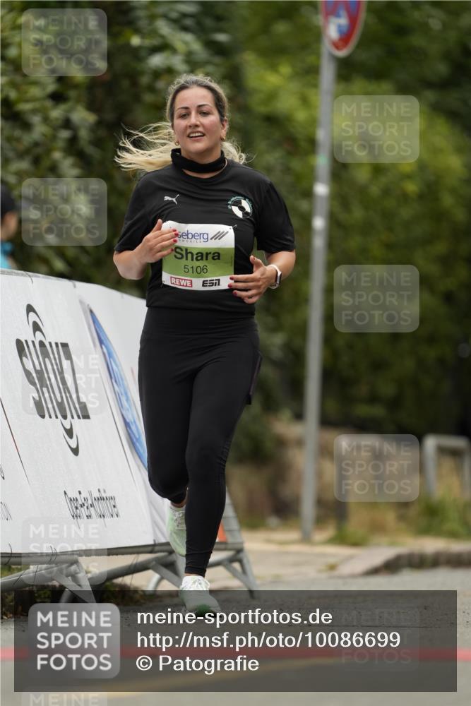 30.08.2026 - Blankeneser Heldenlauf Patografie http://msf.ph/oto/10086699 30.08.2026 10:50:43 Ziel 5056, 5106, 5290, 5864 meine-sportfotos.de
